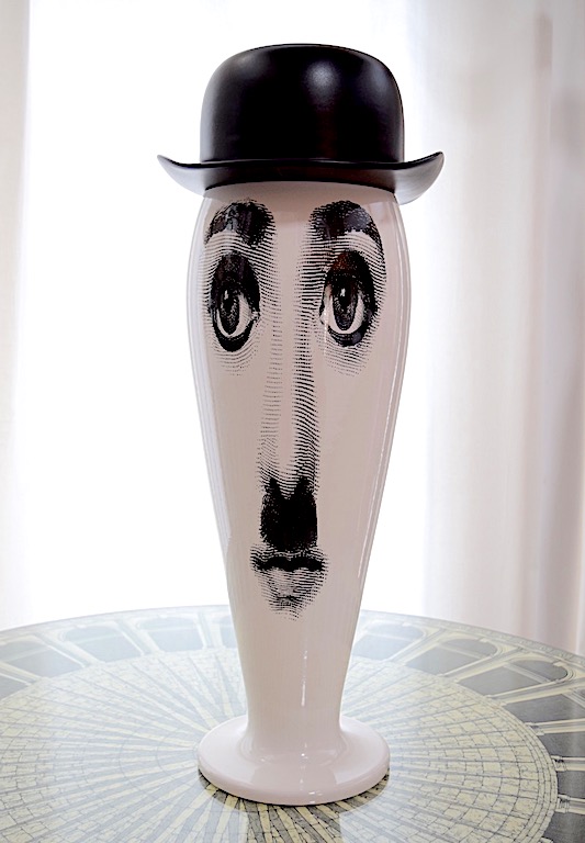 priester Mitt in de tussentijd fornasetti vase